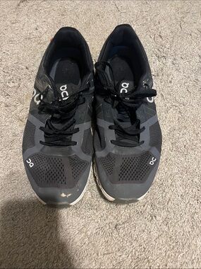 On Running Men’s Black and Gray Lightweight Running Sneakers
